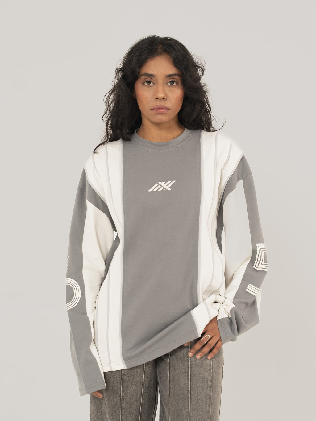 FROST TEE IN SMOKE GREY